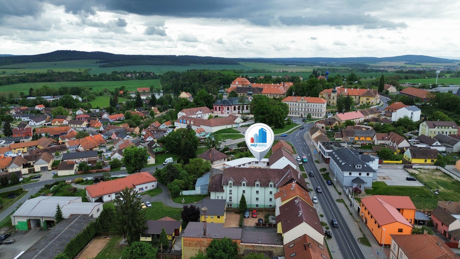 Letecký pohled na obec Chotěšov